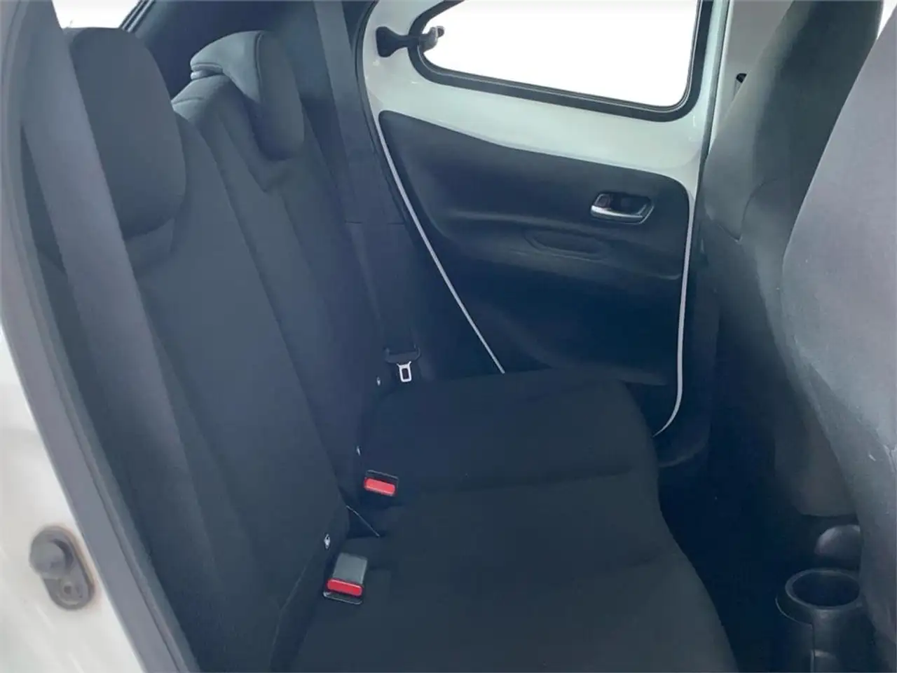 Toyota Aygo Play — معرض صور السيارة 7