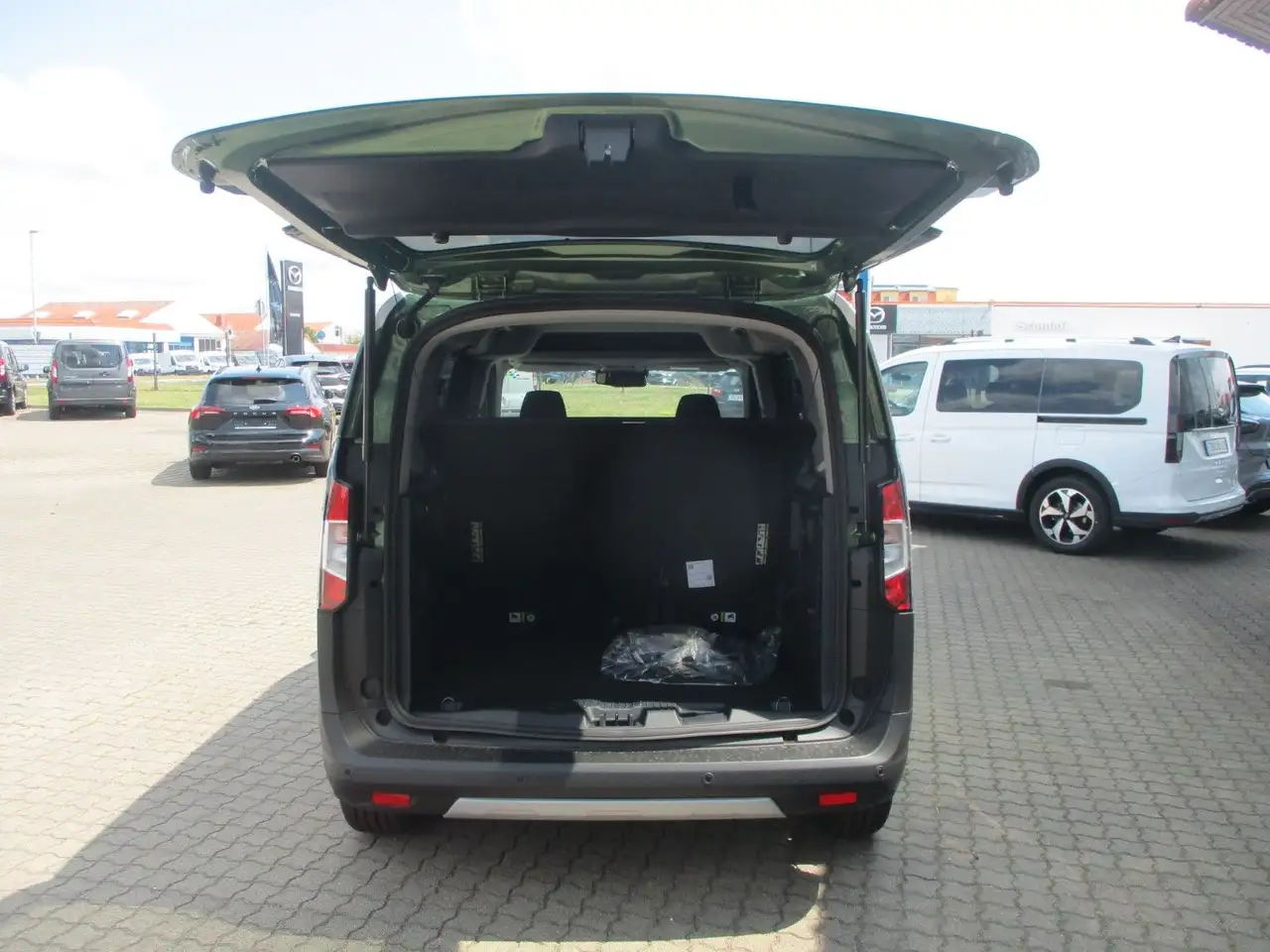 Ford Tourneo Courier Active Navi iACC TWA Kamera WiPa — Galería del vehículo 6