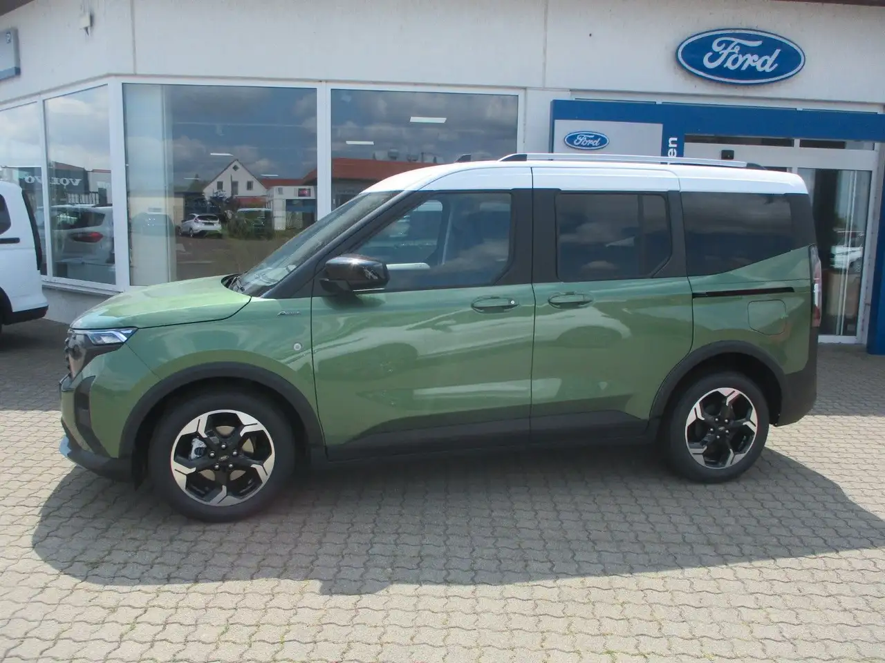 Ford Tourneo Courier Active Navi iACC TWA Kamera WiPa — Galería del vehículo 3