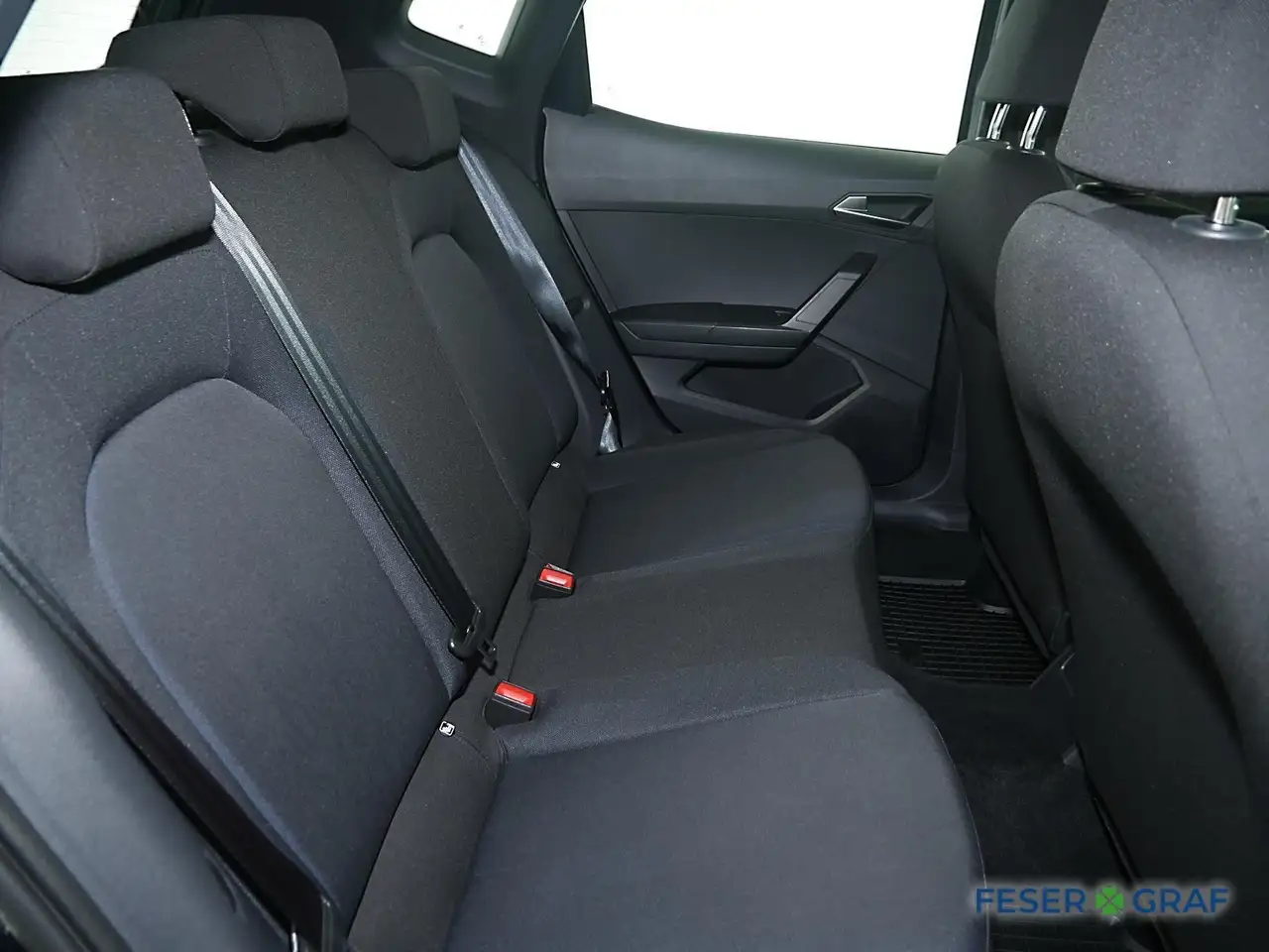 SEAT Arona FR 1.5 TSI DSG DAB LED Navi PDC hinten 17" — Vehicle gallery 8