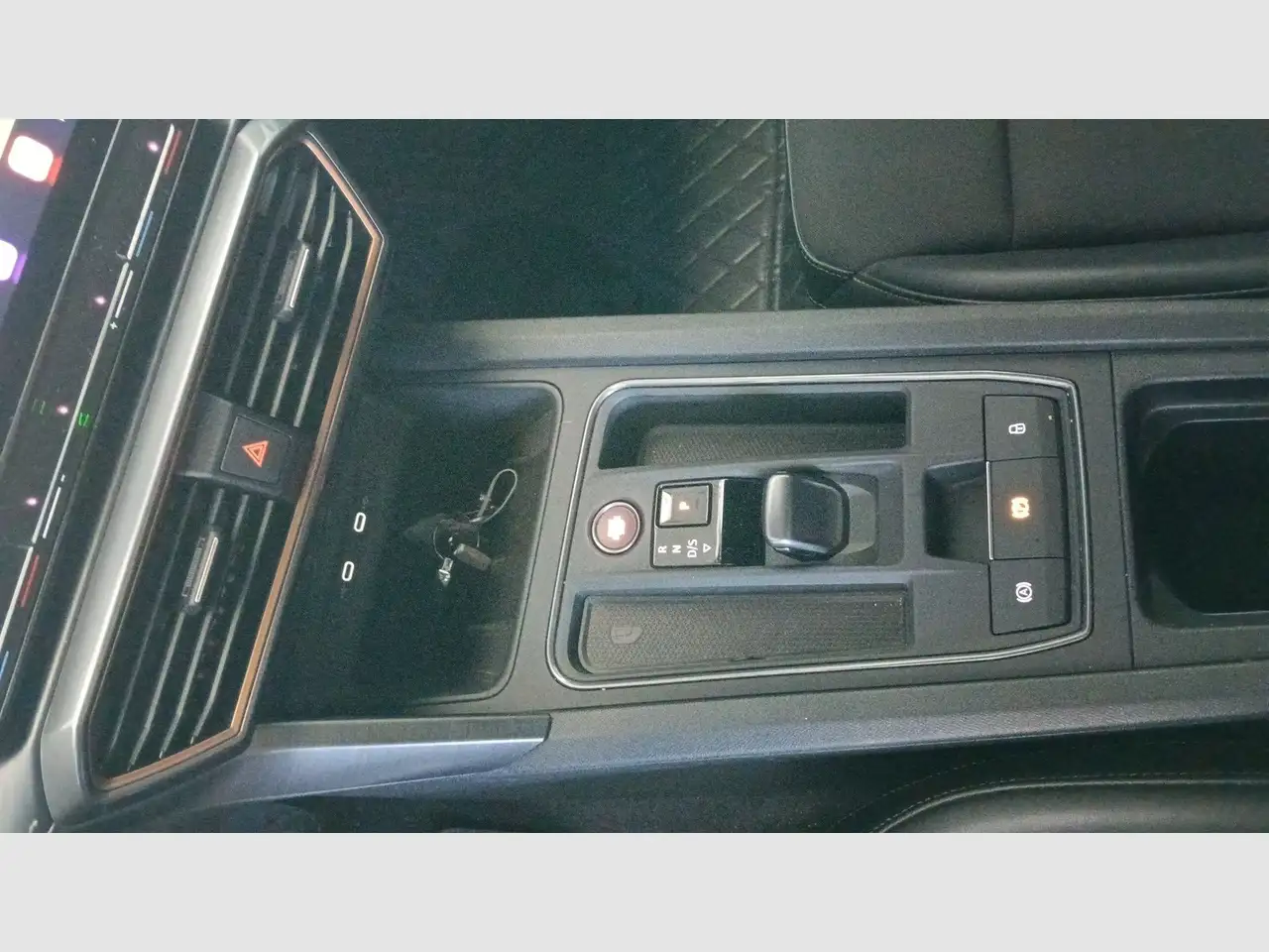 CUPRA Leon 1.5 eTSI 110 DSG — Galerie du véhicule 21