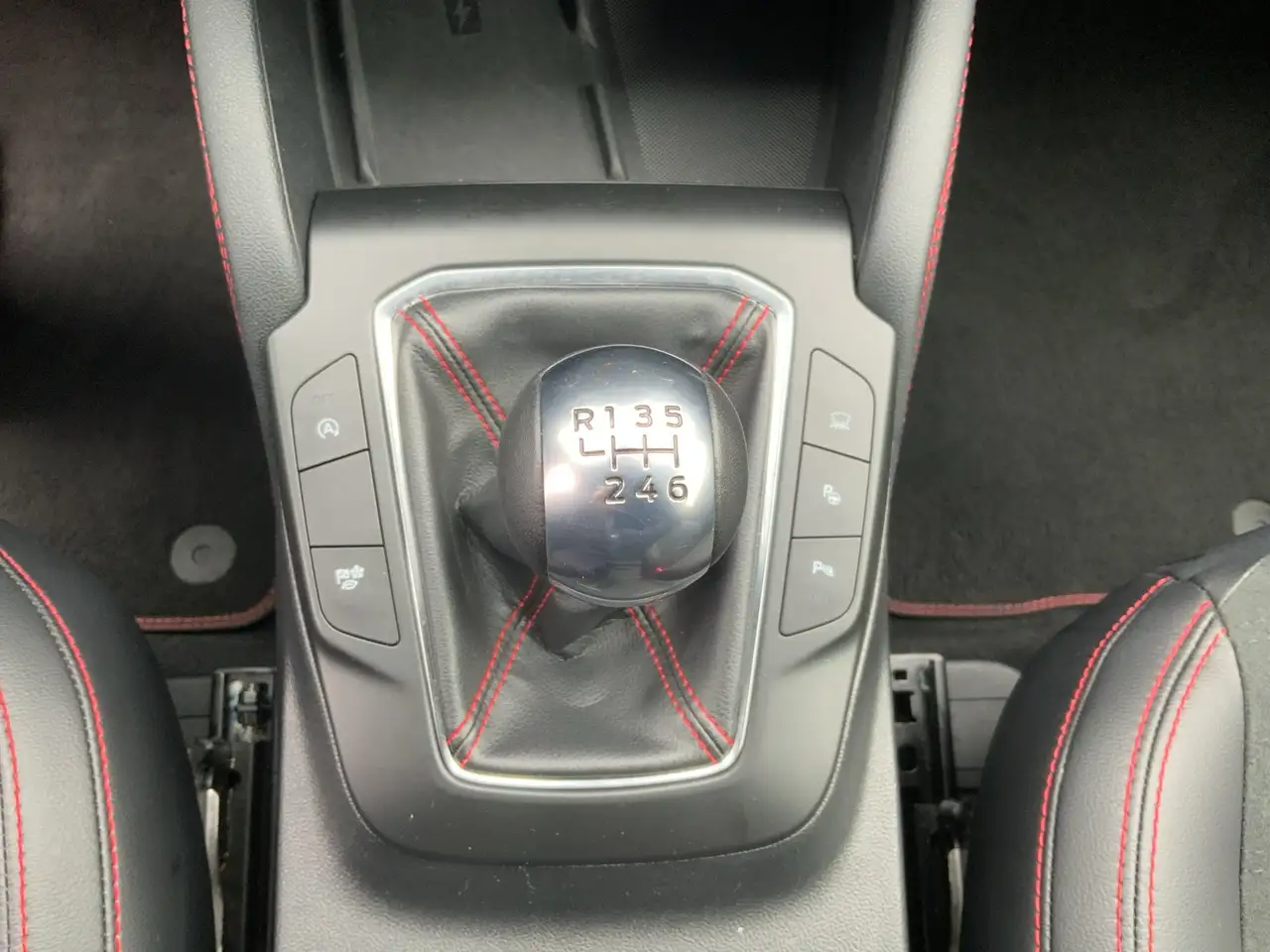 Ford Kuga ST-Line X*PANO*AHK*KAM*ACC*NAVI*SOUND-SYS. — Vehicle gallery 22