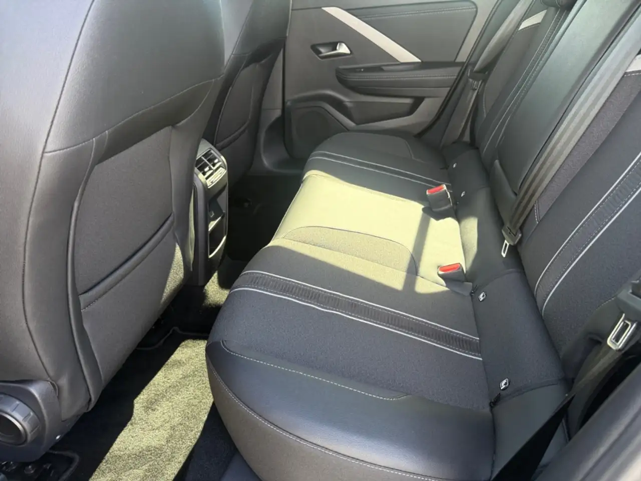 Opel Astra L GS ACC Navi Autom. RFK 360° AHK SHZ LRH FSH Appl — Vehicle gallery 12