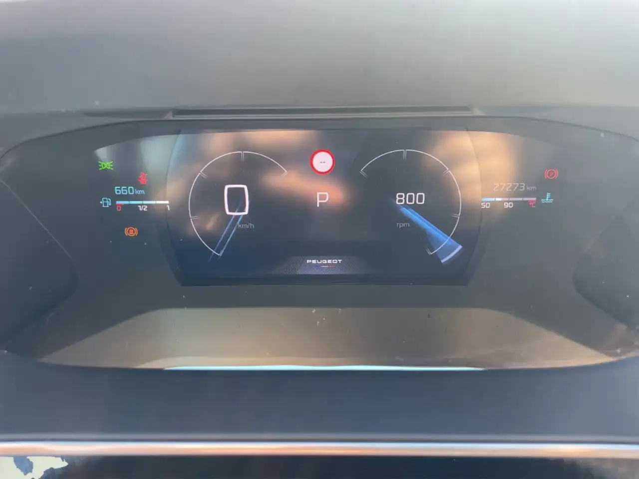 Peugeot 2008 GT PureTech 130 EAT8 Navi 360 Kamera LED ACC Apple — معرض صور السيارة 15