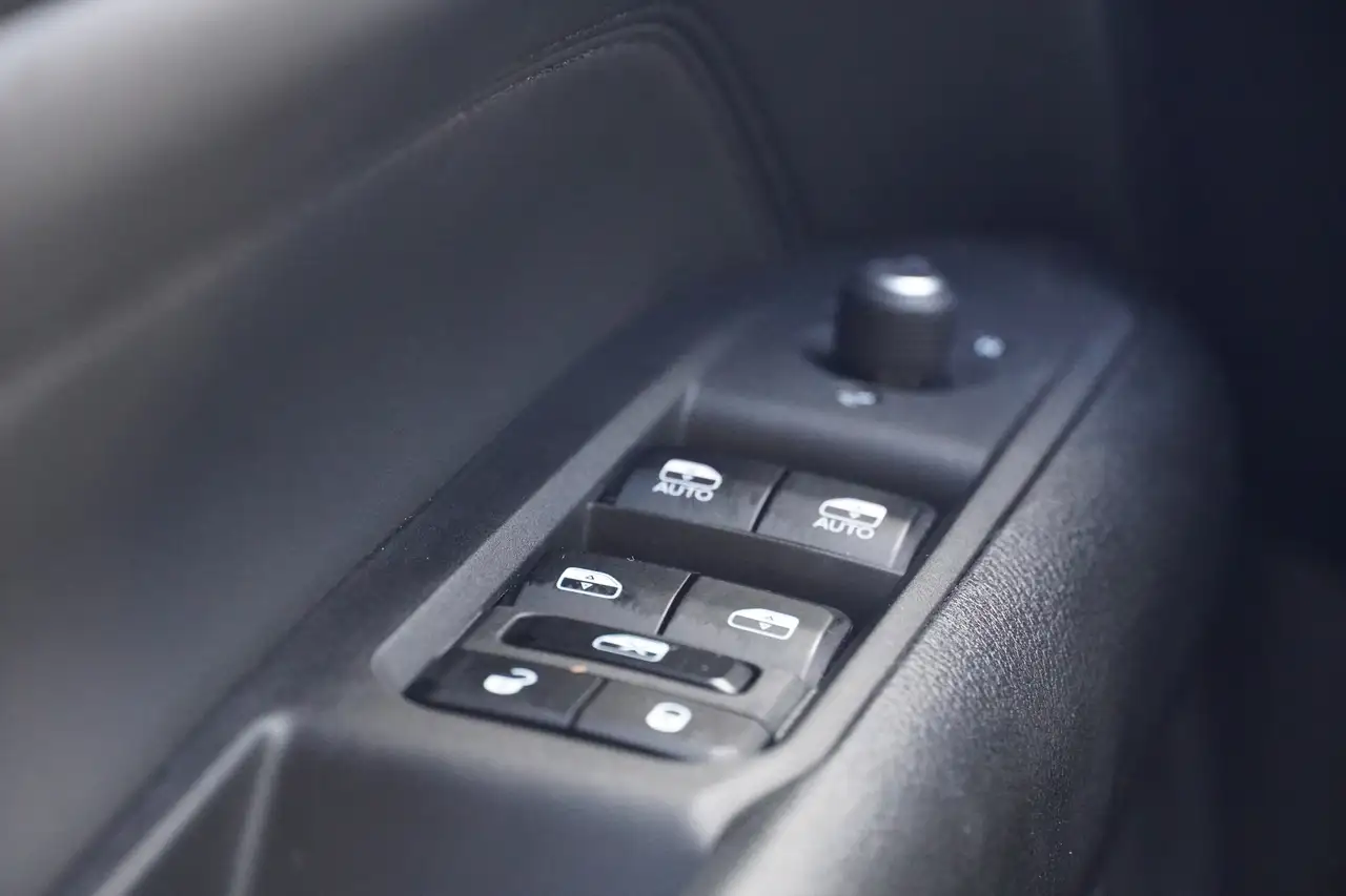 Jeep Compass 1.5 M-Hybrid Altitude LED Teilleder 360° — Vehicle gallery 18