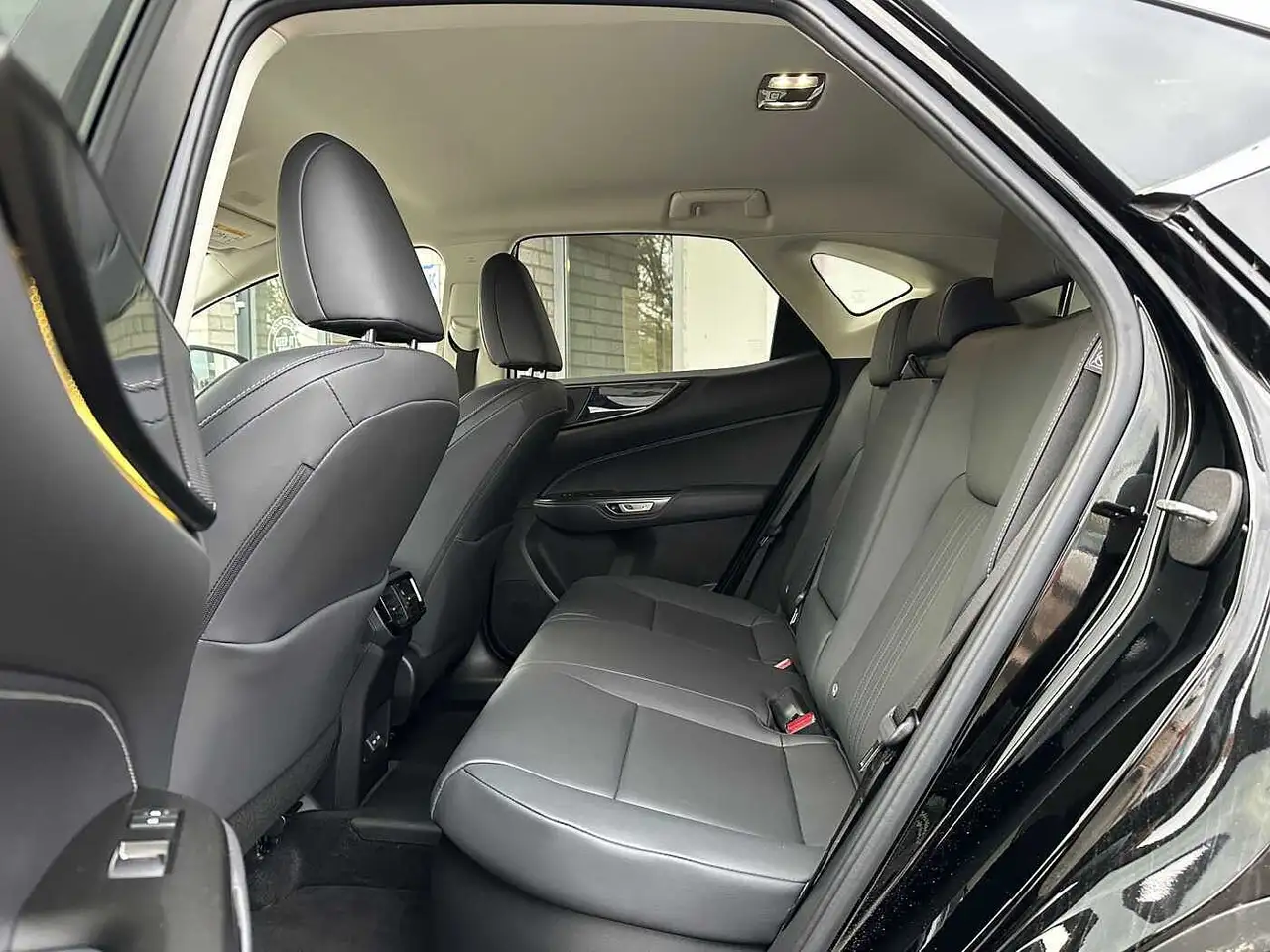 Lexus NX 350h Excecutive - Pano, Navi, PDC, Leder, SH, SB — Vehicle gallery 9
