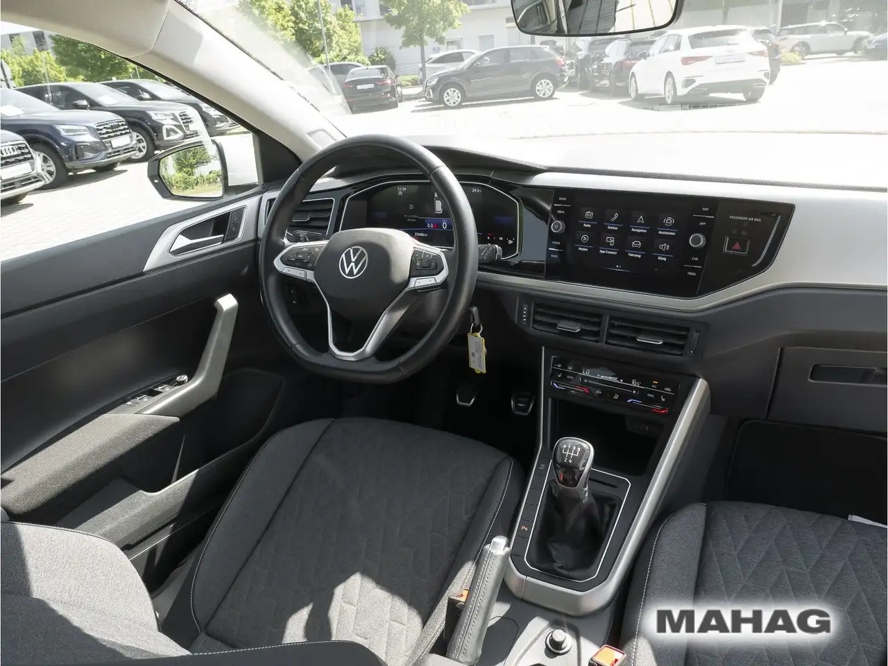 Volkswagen Polo MOVE 1.0 TSI LED Navi ParkPilot App 5-Gang — Vehicle gallery 14
