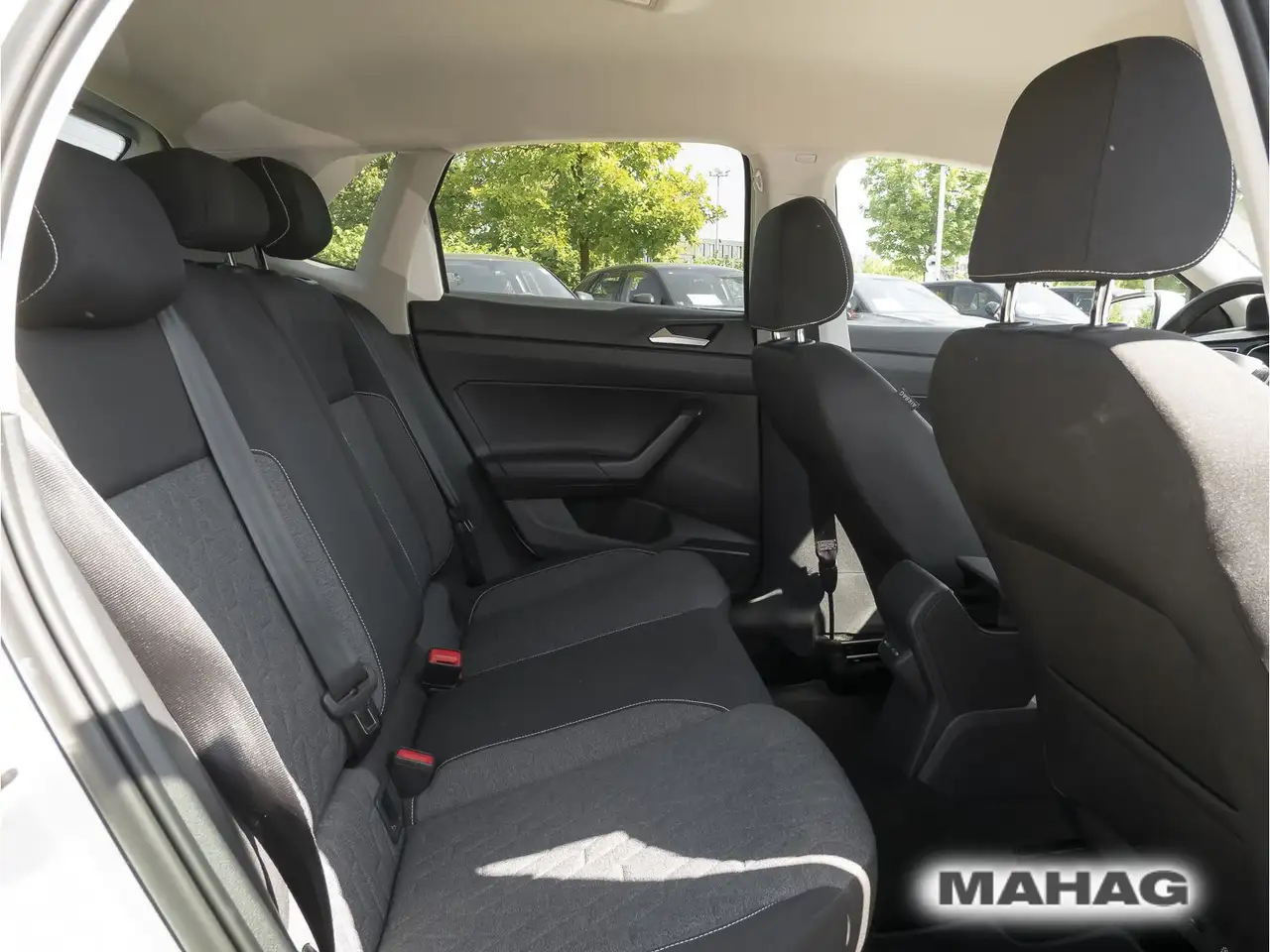 Volkswagen Polo MOVE 1.0 TSI LED Navi ParkPilot App 5-Gang — Vehicle gallery 17