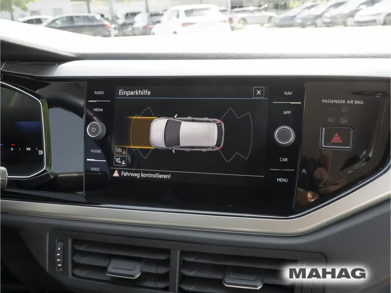 Volkswagen Polo MOVE 1.0 TSI LED Navi ParkPilot App 5-Gang — Vehicle gallery 25