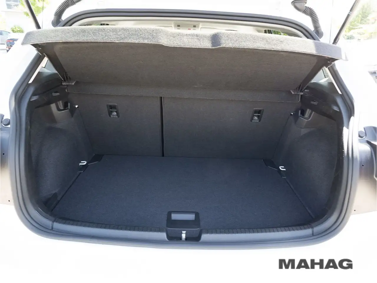 Volkswagen Polo MOVE 1.0 TSI LED Navi ParkPilot App 5-Gang — Vehicle gallery 27
