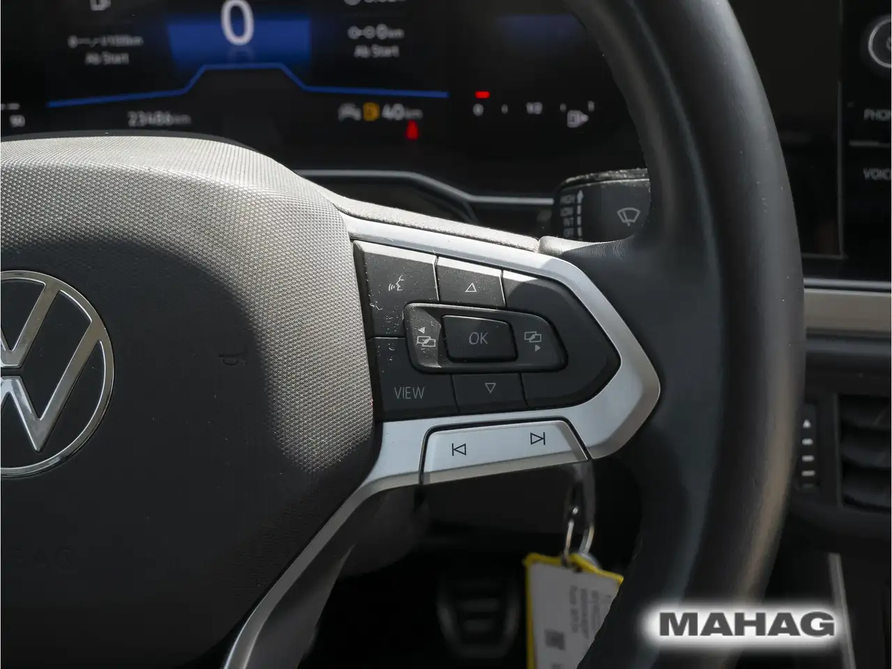 Volkswagen Polo MOVE 1.0 TSI LED Navi ParkPilot App 5-Gang — Vehicle gallery 24