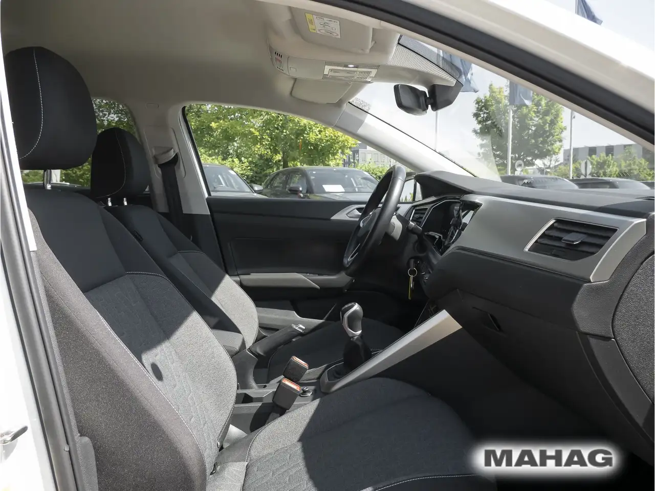 Volkswagen Polo MOVE 1.0 TSI LED Navi ParkPilot App 5-Gang — Vehicle gallery 15