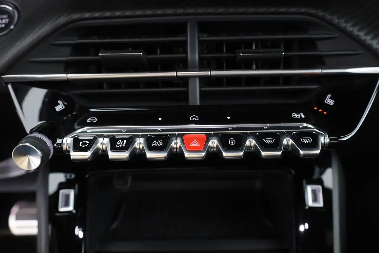 Peugeot 2008 1.2 e-THP EAT8 GT LED Memory 360° Kamera — Galerie du véhicule 12