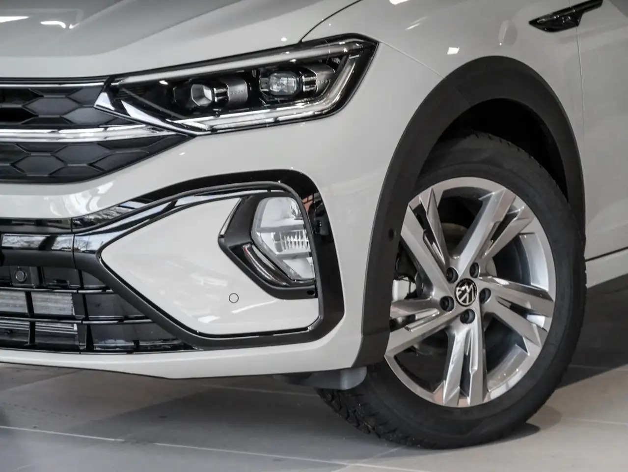 Volkswagen Taigo R-Line 1.0 TSI DSG IQ.Light Navi AHK TravelAss. — معرض صور السيارة 5
