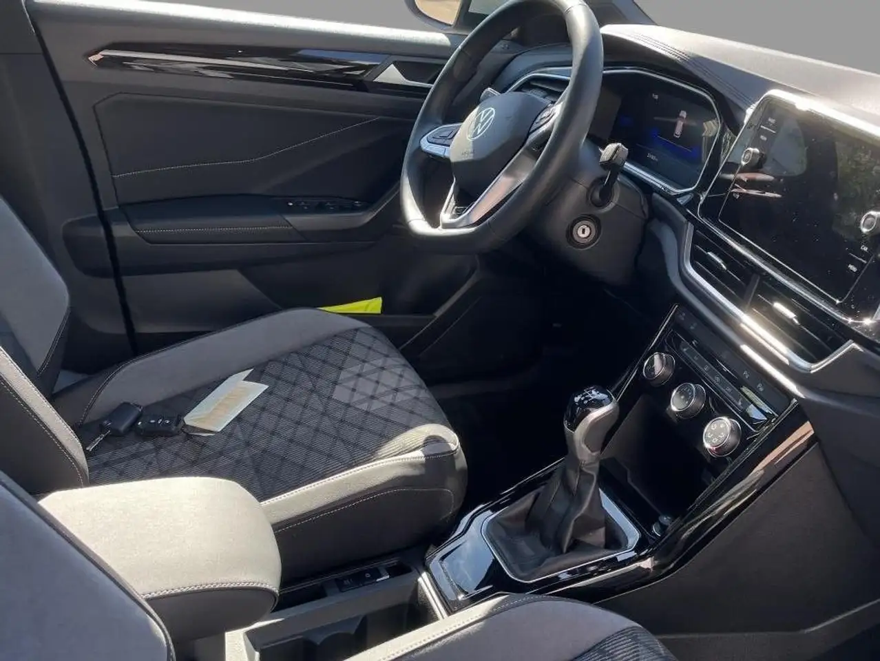 Volkswagen T-Roc 1.0 TSI R-Line LED-Plus ParkAssist Sitzhzg — Galería del vehículo 4