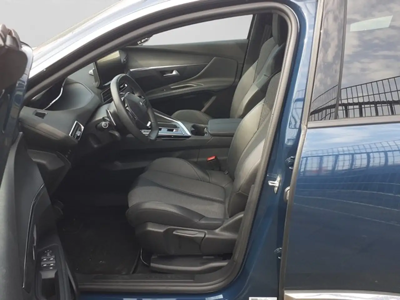 Peugeot 3008 Hybrid Allure Pack Navi Digitales Cockpit LED A... — Vehicle gallery 8