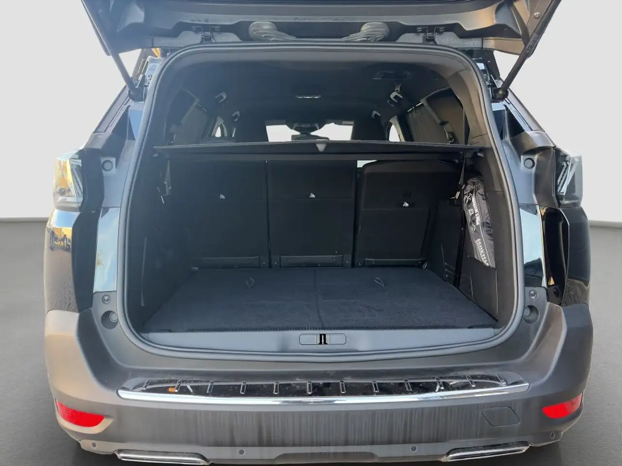 Peugeot 5008 Hybrid 136 e-DSC GT — Vehicle gallery 9