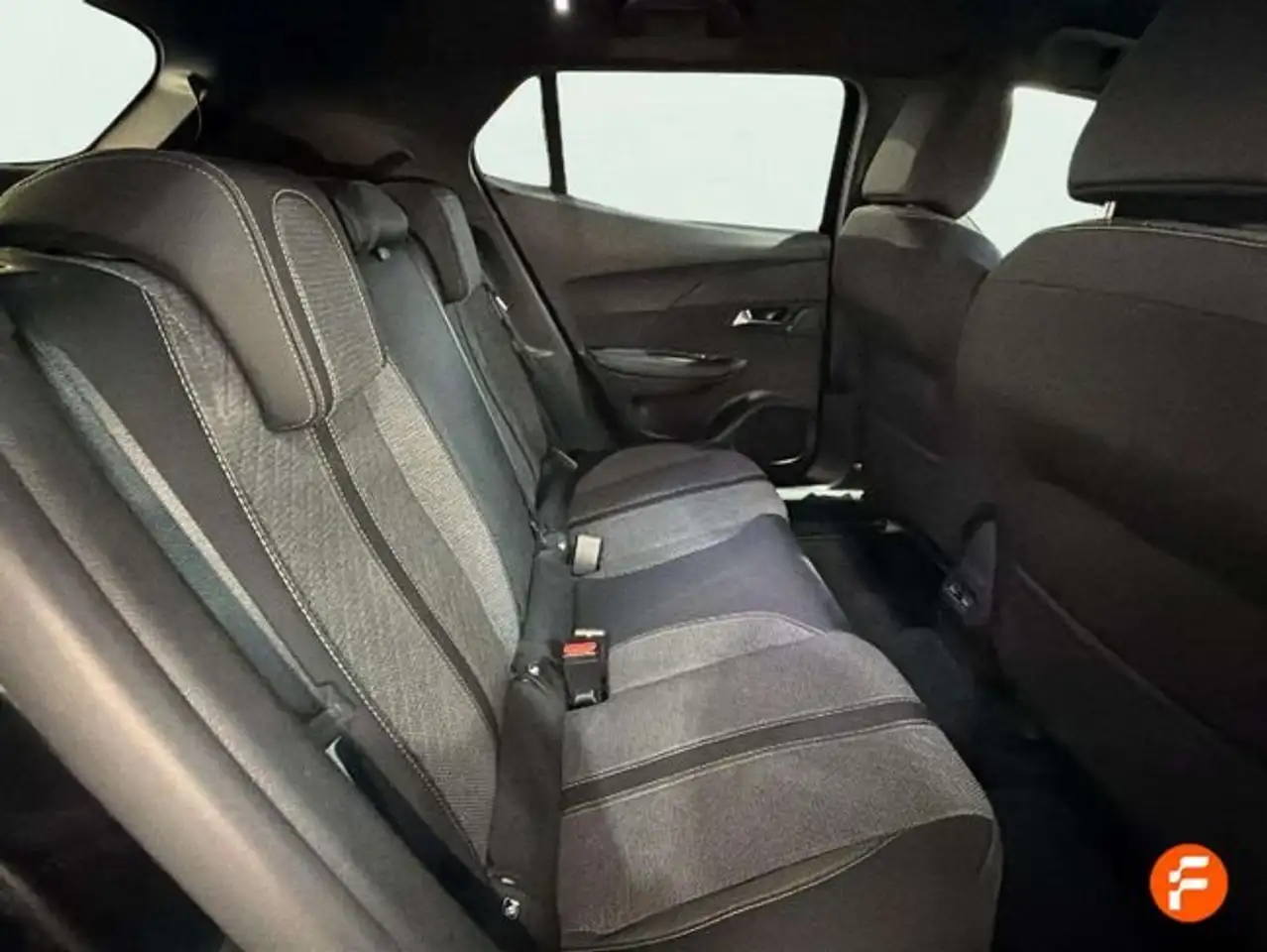 Peugeot 2008 1.2 PureTech S&S Allure EAT8 130 — معرض صور السيارة 24