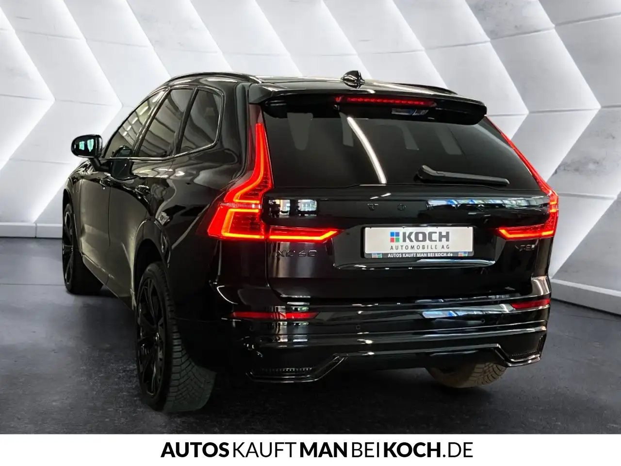 Volvo XC60 T8 AWD Black Edition Plus FOUR-C ACC BLIS — معرض صور السيارة 4