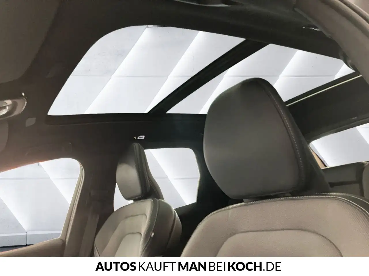 Volvo XC60 T8 AWD Black Edition Plus FOUR-C ACC BLIS — معرض صور السيارة 32