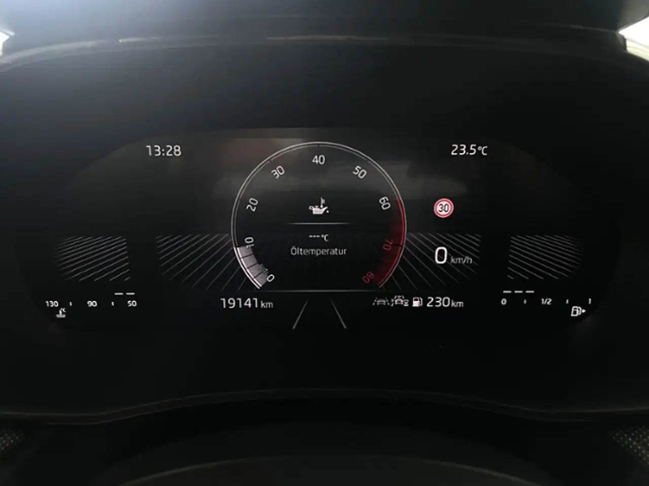 Skoda Fabia 1.0 TSI Selection +PDC+KLIMA — Vehicle gallery 11