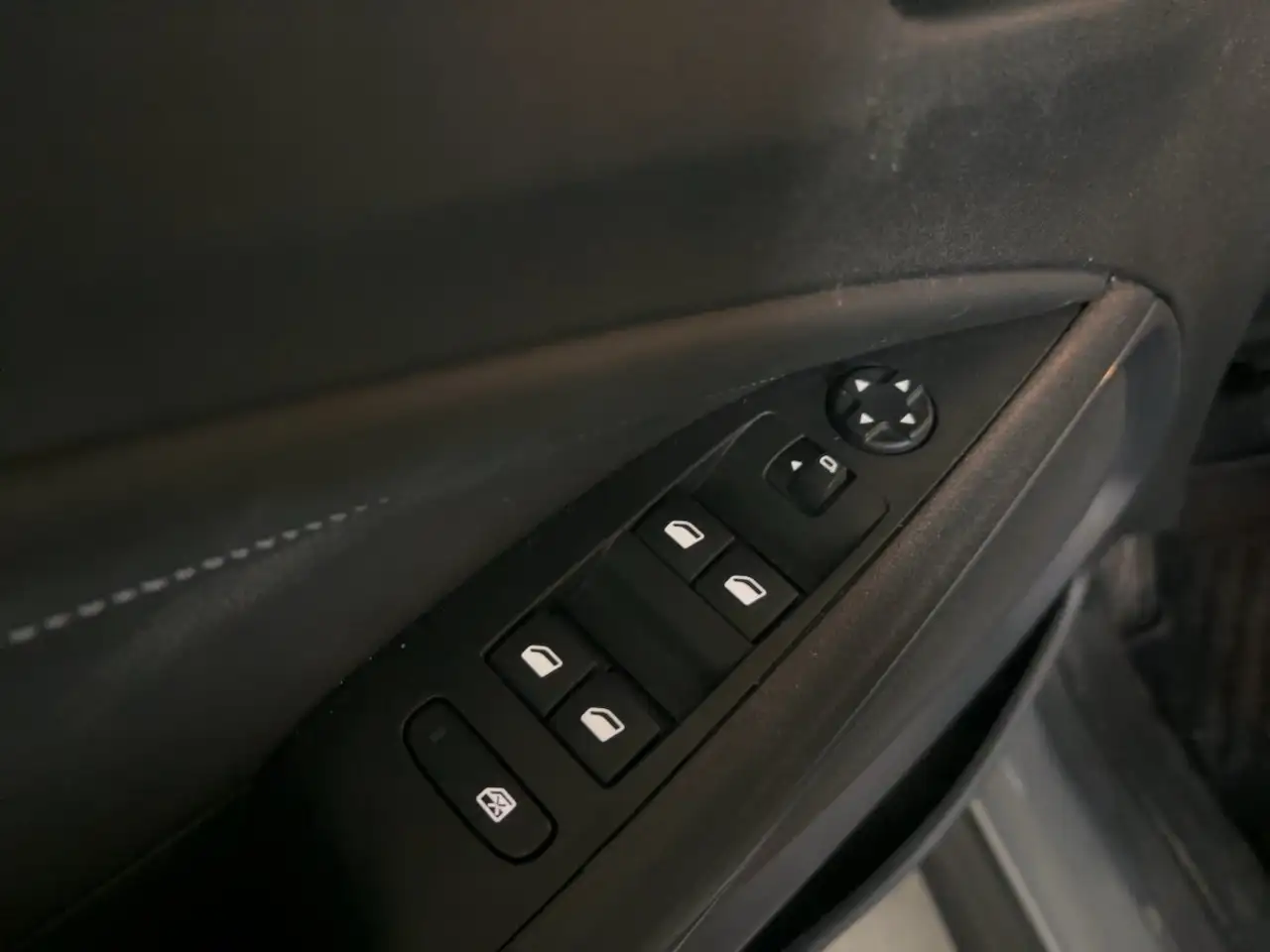 Opel Crossland Elegance **Allwetter+PDC+SHZ+LHZ** LED KeyLess — معرض صور السيارة 15