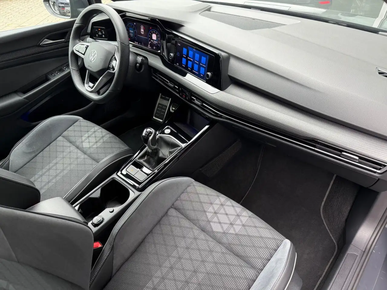 Volkswagen Golf *VIII*Limo*R-Line*Virtual*App-Con*LED* — معرض صور السيارة 4