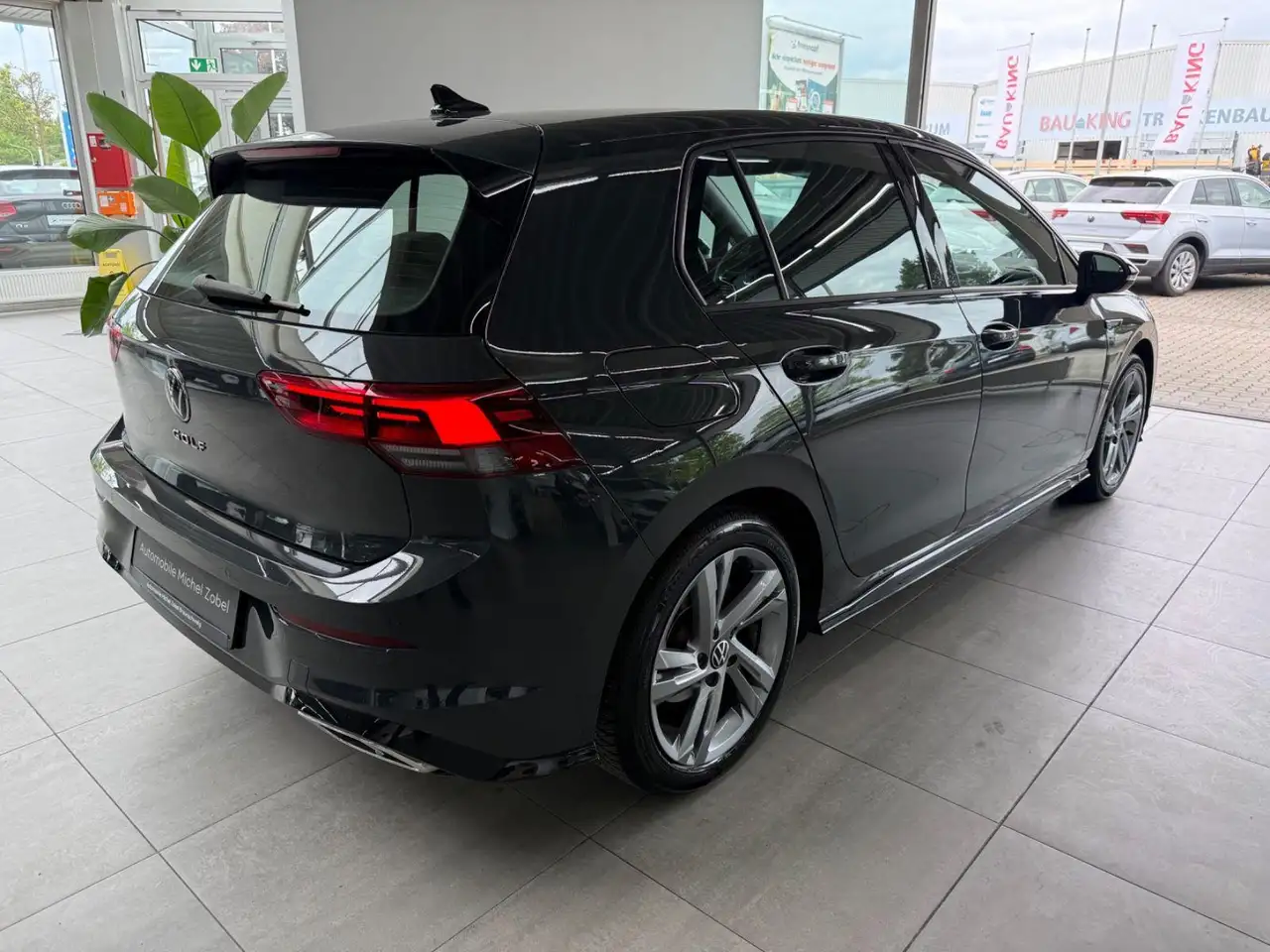 Volkswagen Golf *VIII*Limo*R-Line*Virtual*App-Con*LED* — معرض صور السيارة 3