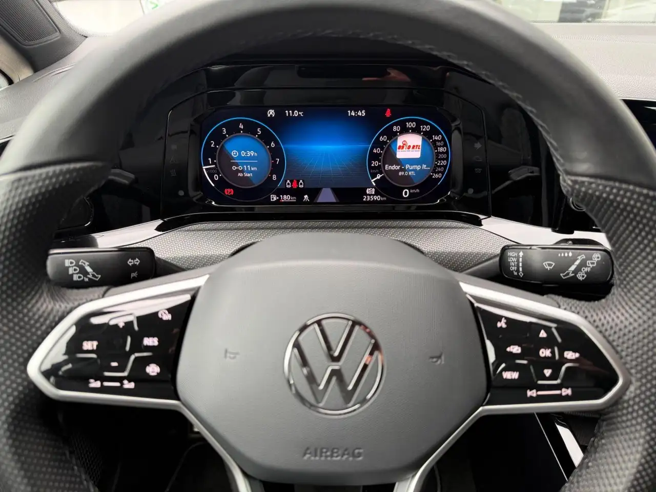 Volkswagen Golf *VIII*Limo*R-Line*Virtual*App-Con*LED* — معرض صور السيارة 6