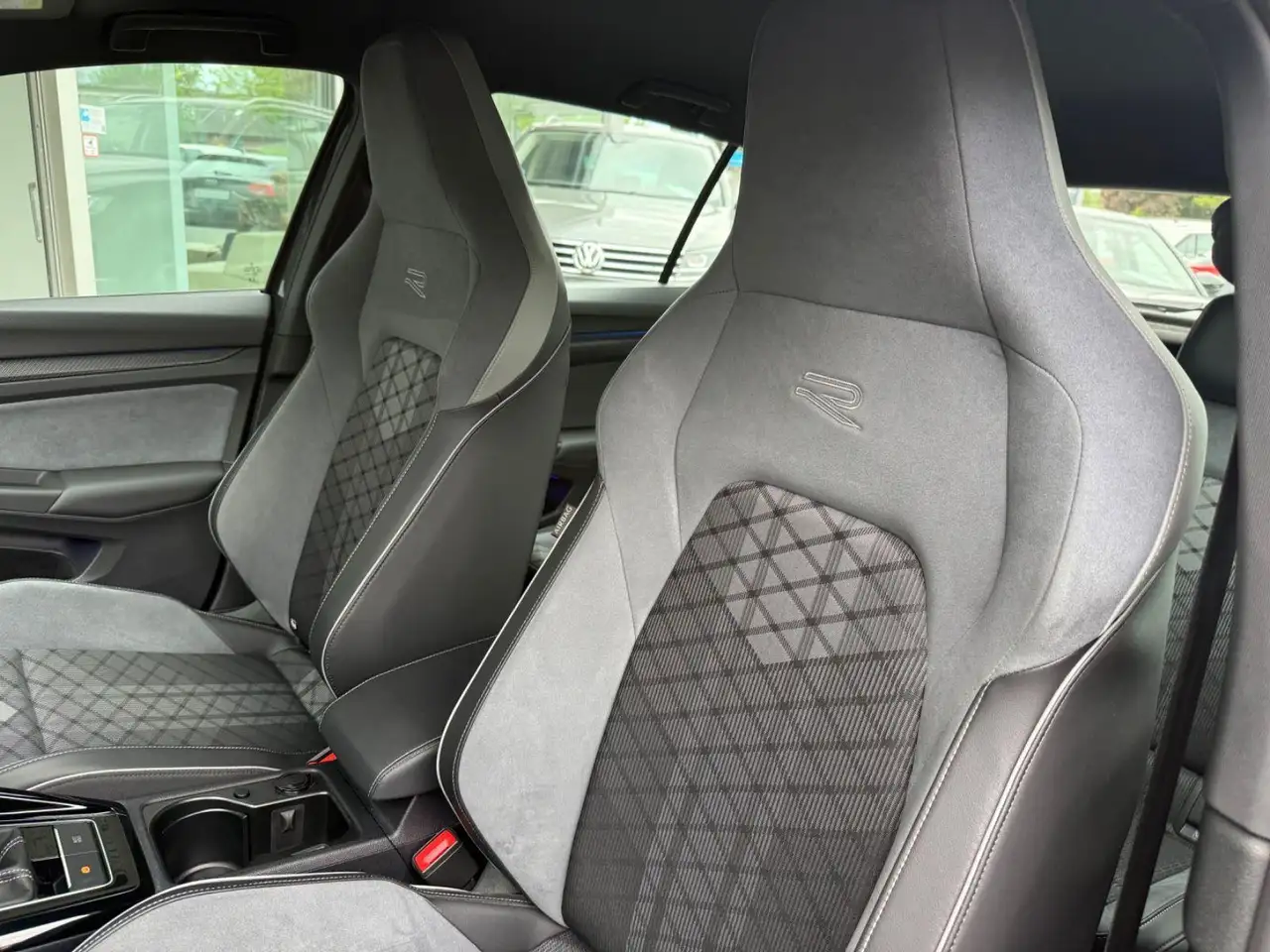 Volkswagen Golf *VIII*Limo*R-Line*Virtual*App-Con*LED* — معرض صور السيارة 23
