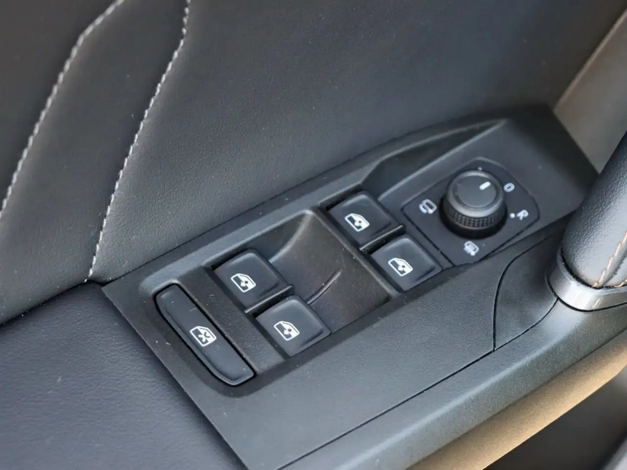 CUPRA Formentor VZ 2.0 TSI 4Drive DSG PANO/LED/NAVI/RFK — Vehicle gallery 14