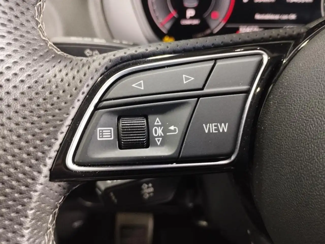 Audi Q2 35 TDI Adrenalin S tronic 110kW — Vehicle gallery 13