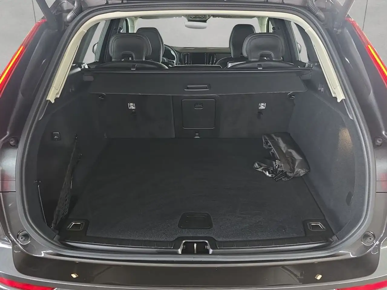 Volvo XC60 XC60 B5 B AWD Core — معرض صور السيارة 3