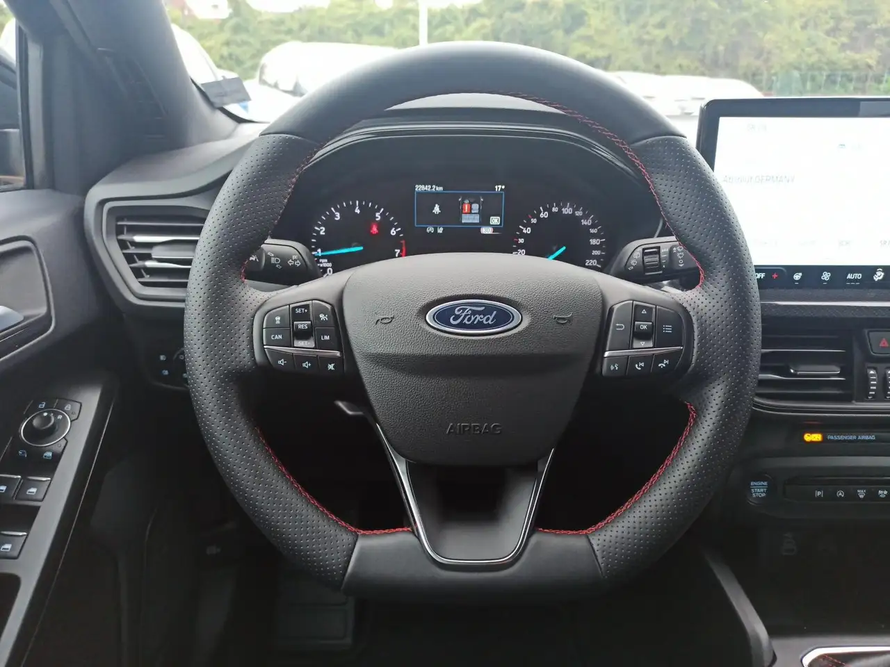Ford Focus ST-Line 1.0L / Fahrassistenz-Paket / LED — Vehicle gallery 15
