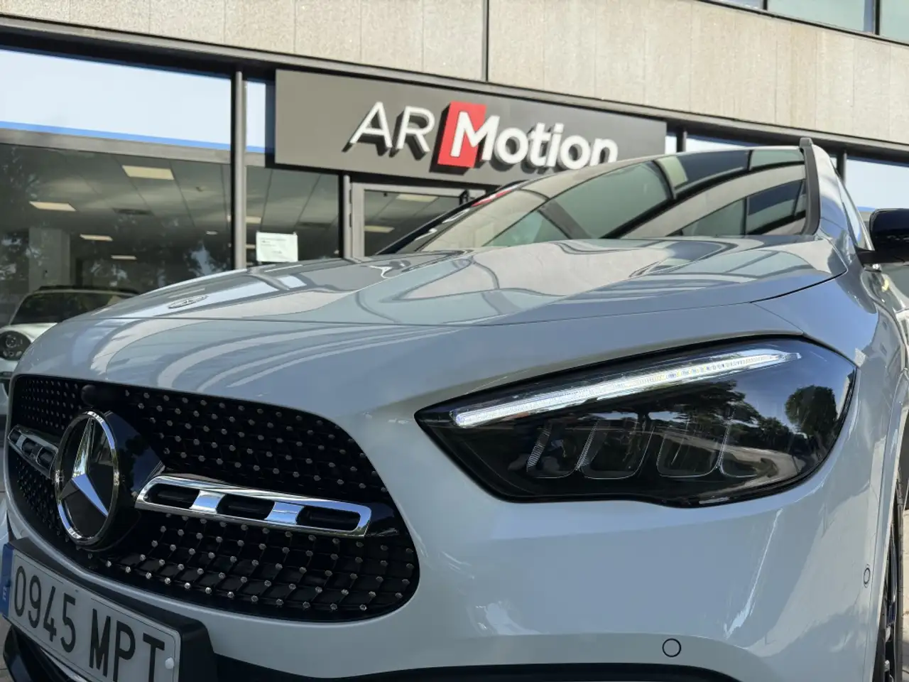 Mercedes-Benz GLA 200 7G-DCT — معرض صور السيارة 4