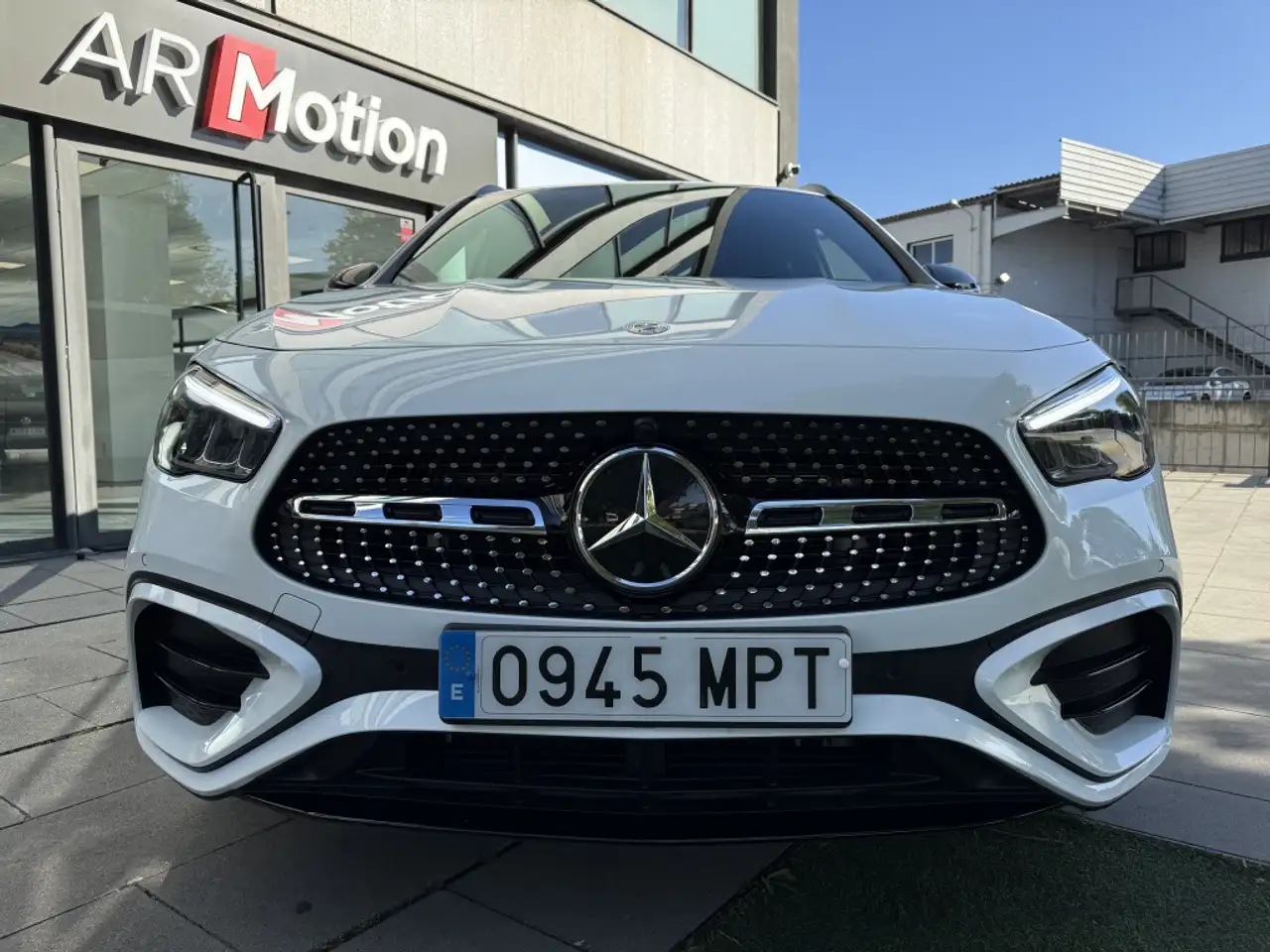 Mercedes-Benz GLA 200 7G-DCT — معرض صور السيارة 2