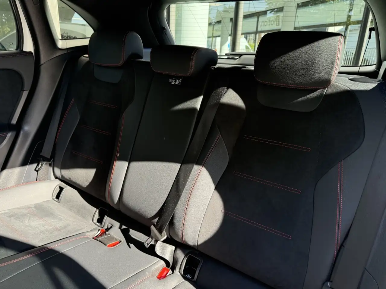 Mercedes-Benz GLA 200 7G-DCT — معرض صور السيارة 12