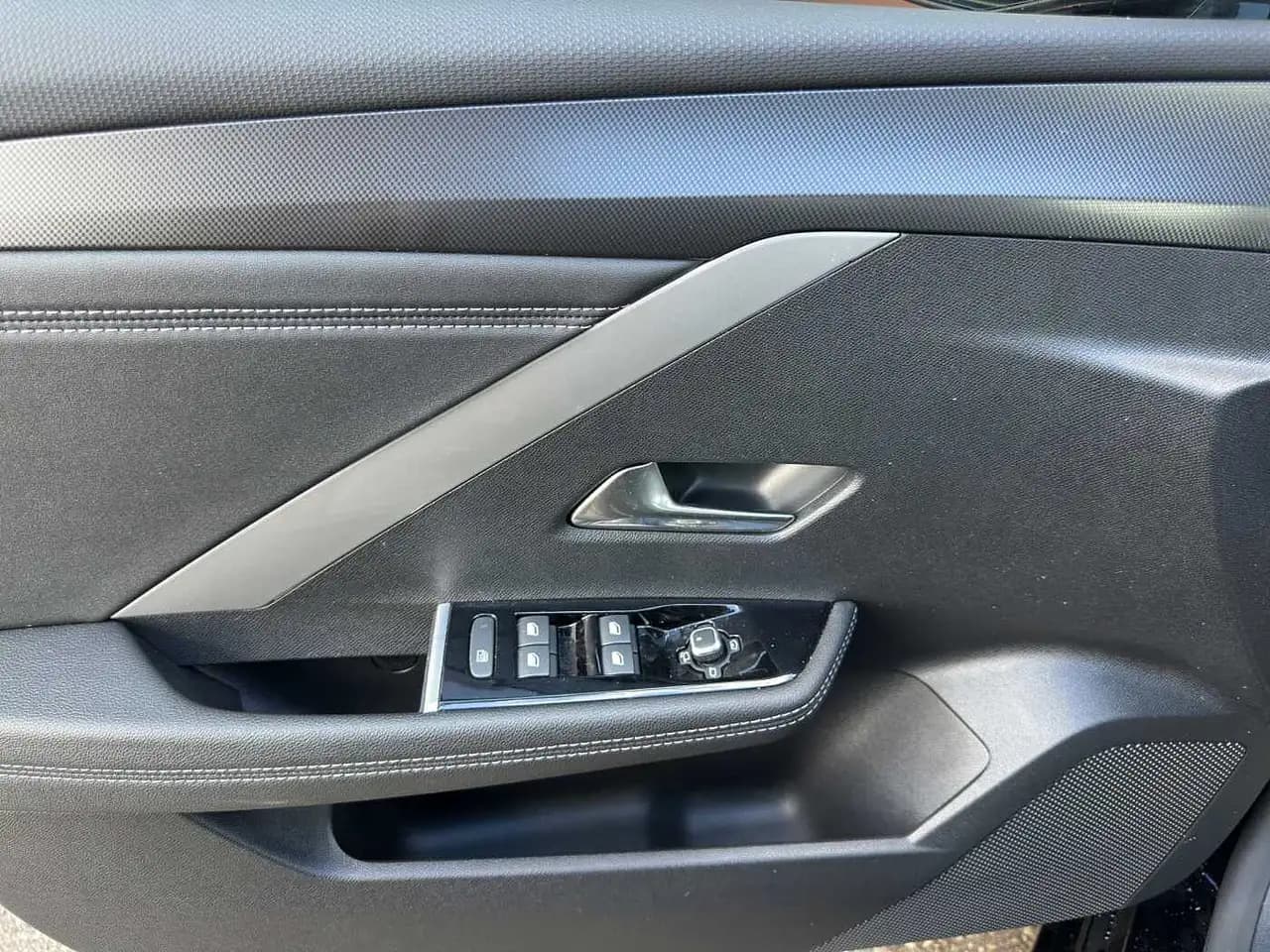 Opel Astra GS //LED/Navi/Winterpaket/Pano/Head-Up — Vehicle gallery 10
