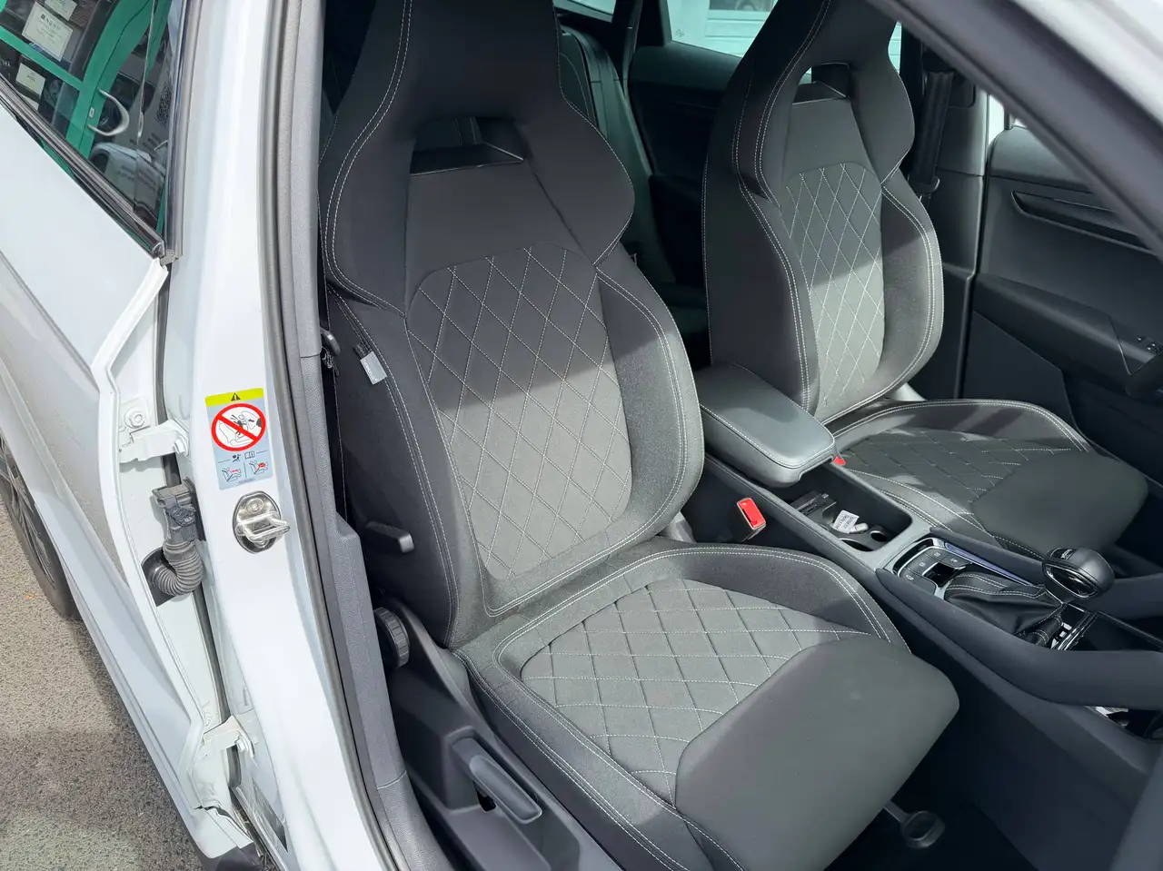 Skoda Karoq Karoq 1.5TSI DSG SPORTLINE MATRIX/DCC/ACC/NAV/SH/RFK — معرض صور السيارة 26