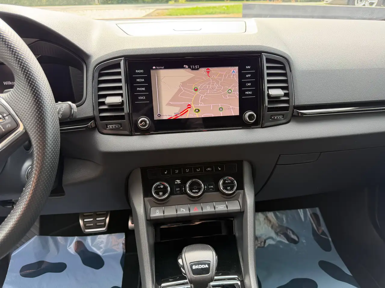 Skoda Karoq Karoq 1.5TSI DSG SPORTLINE MATRIX/DCC/ACC/NAV/SH/RFK — معرض صور السيارة 27