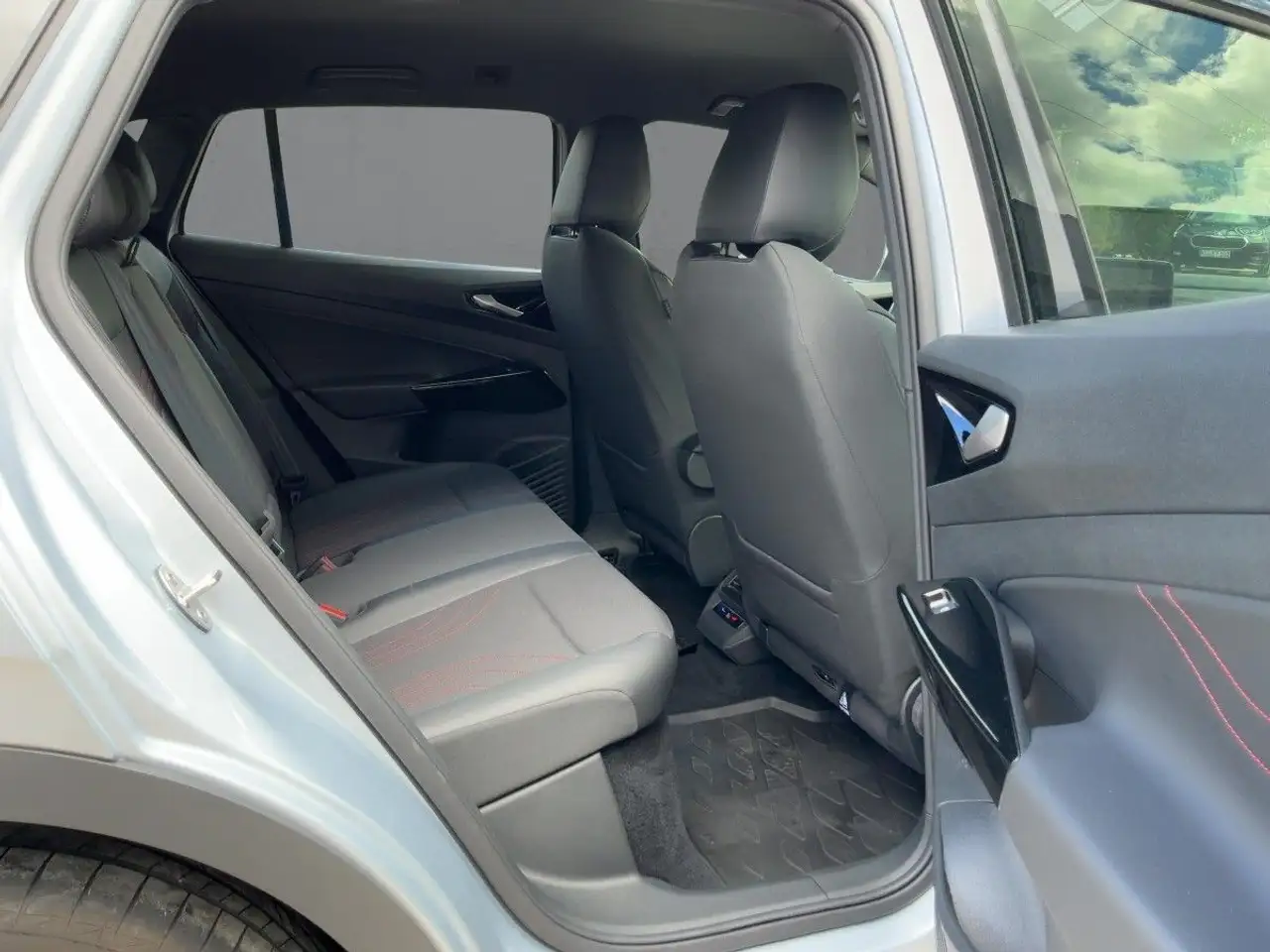 Volkswagen ID.4 GTX 220kw (82kwh) MATRIX+ACC+AHK+HuD+WäPu — معرض صور السيارة 13