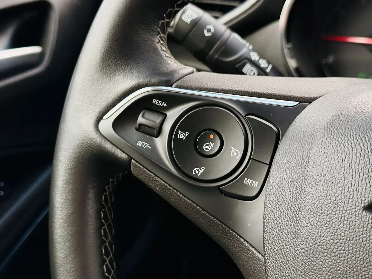 Opel Crossland X 1,2 T ENJOY, Navi, ECO-LED, RFK, PTS, SHZ, LKH, BF — معرض صور السيارة 18