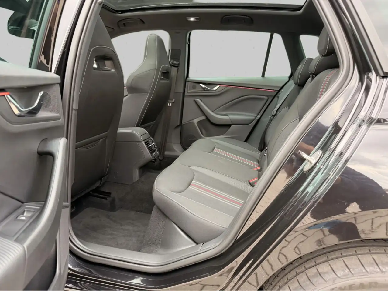 Skoda Kamiq Monte Carlo PANO 18"Ursa — Galerie du véhicule 11