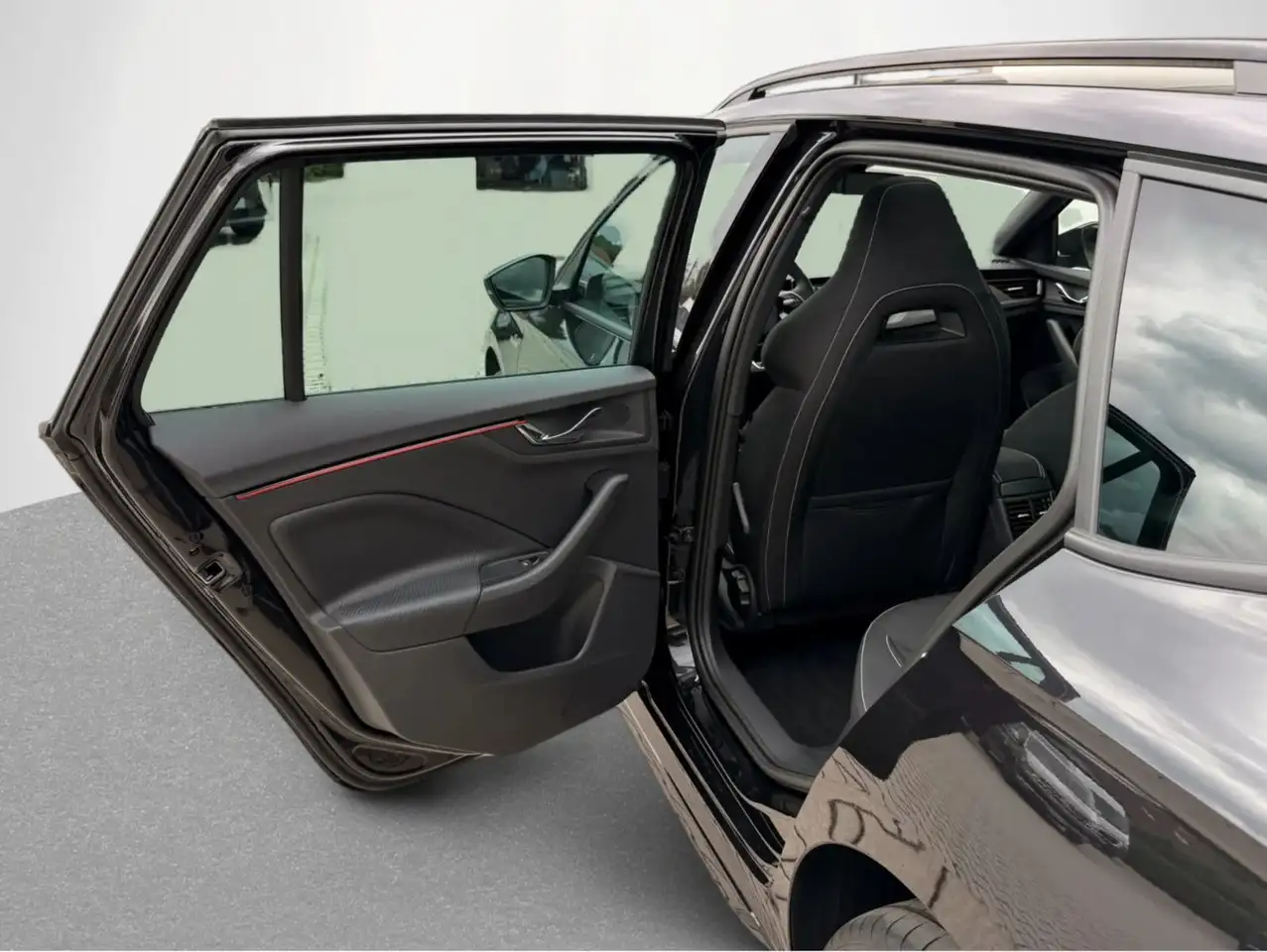 Skoda Kamiq Monte Carlo PANO 18"Ursa — Galerie du véhicule 10