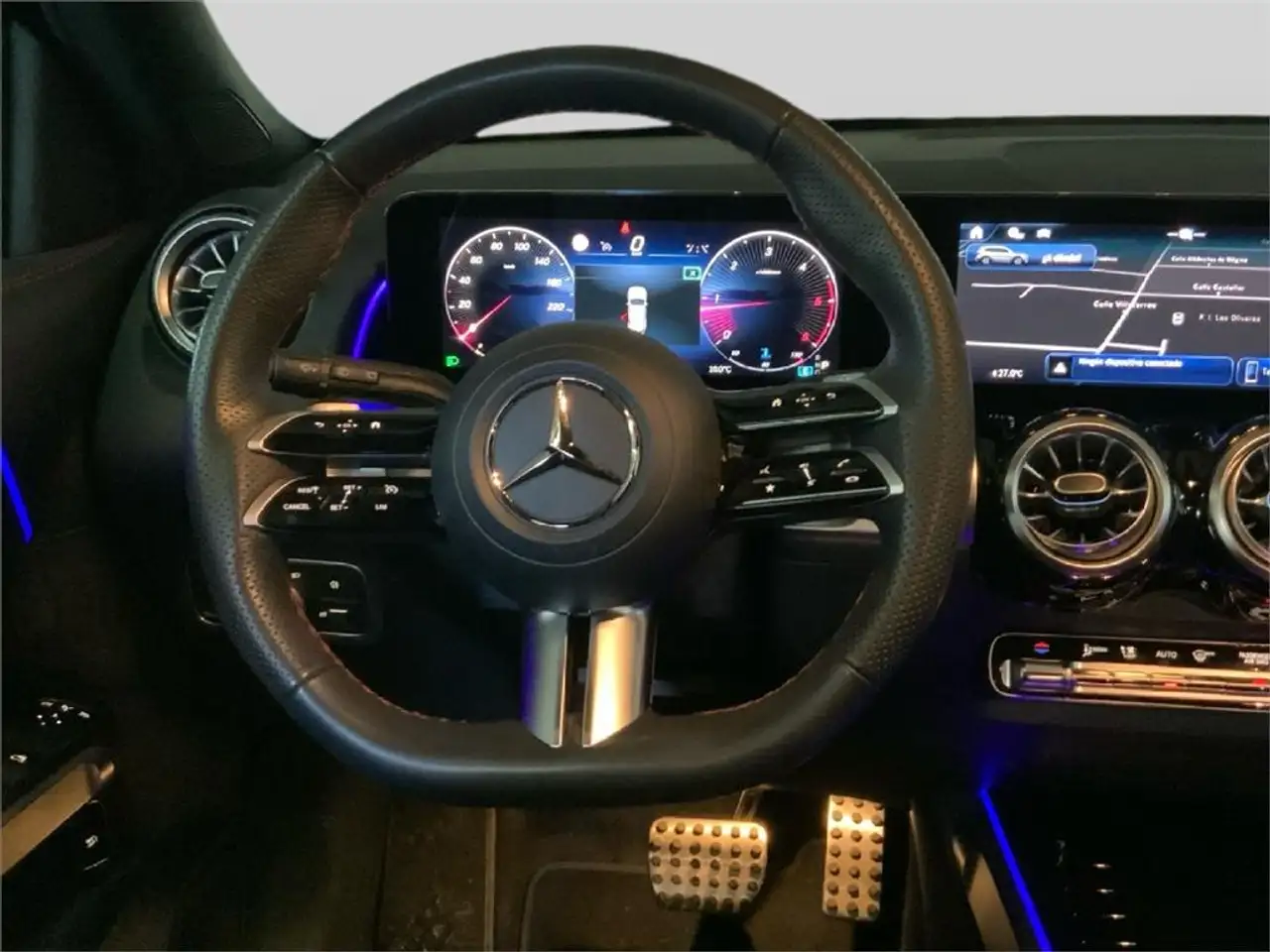 Mercedes-Benz GLB 200 d — Vehicle gallery 6