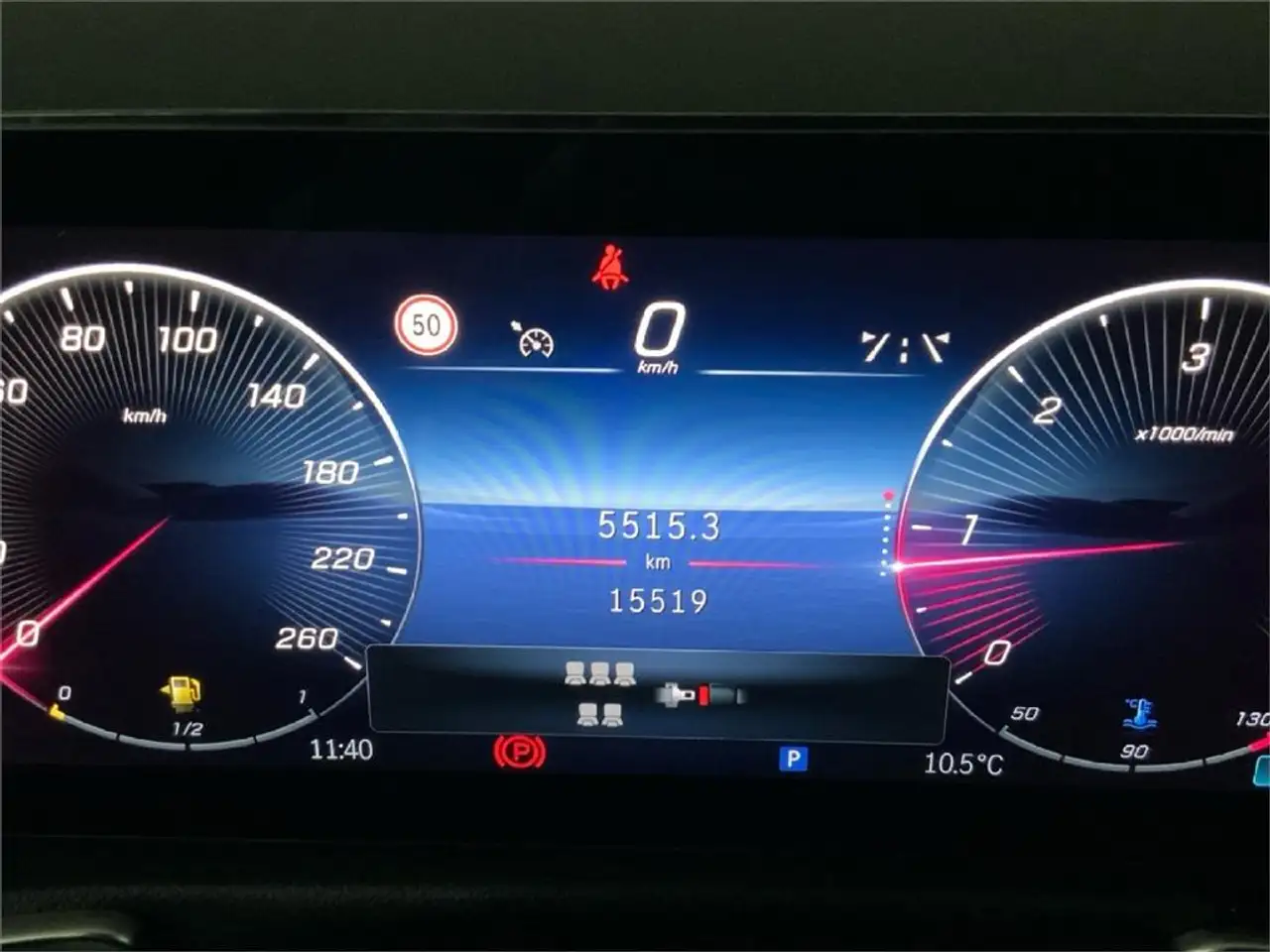 Mercedes-Benz GLB 200 d — Vehicle gallery 19