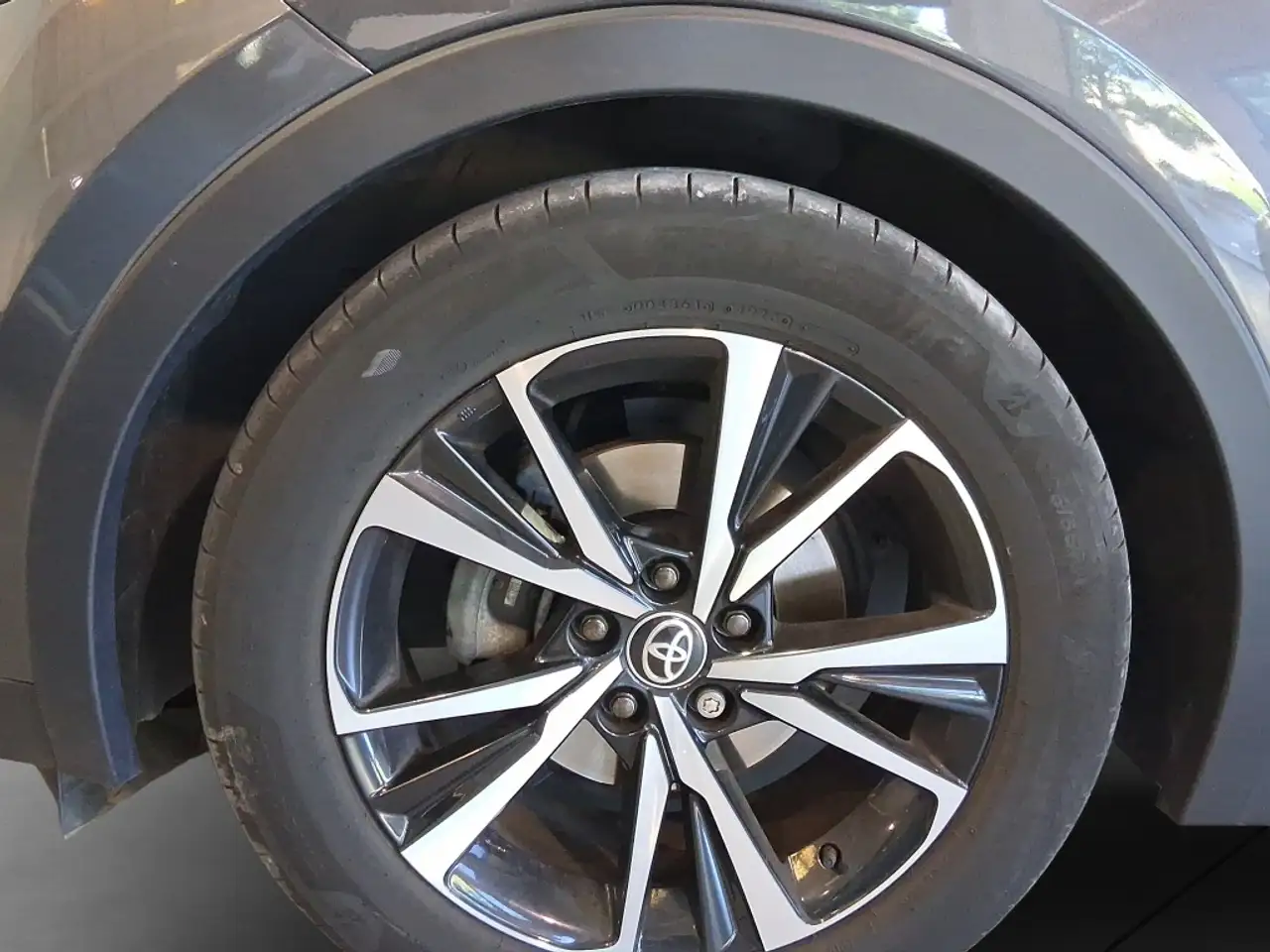 Toyota C-HR 140H Advance — Vehicle gallery 9
