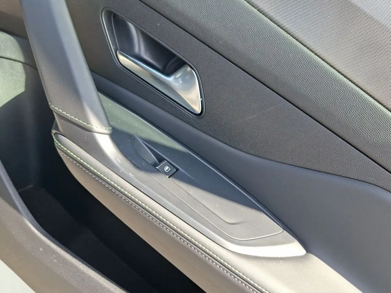 Peugeot 408 130 GT — Galería del vehículo 16