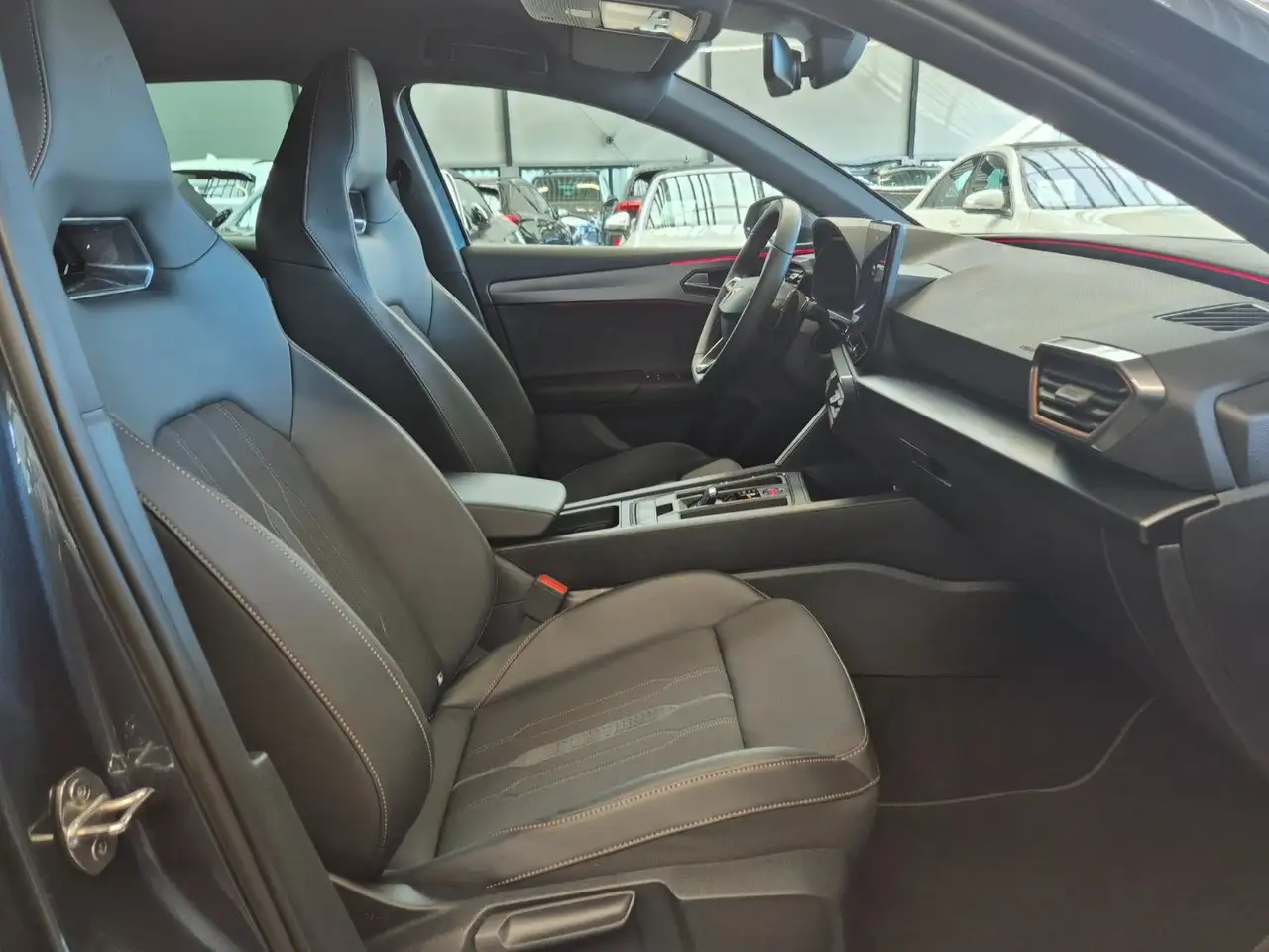 CUPRA Leon LEON SPORTSTOURER 2.0 TSI VZ NAVI SITZHZ LED 1HD — معرض صور السيارة 10