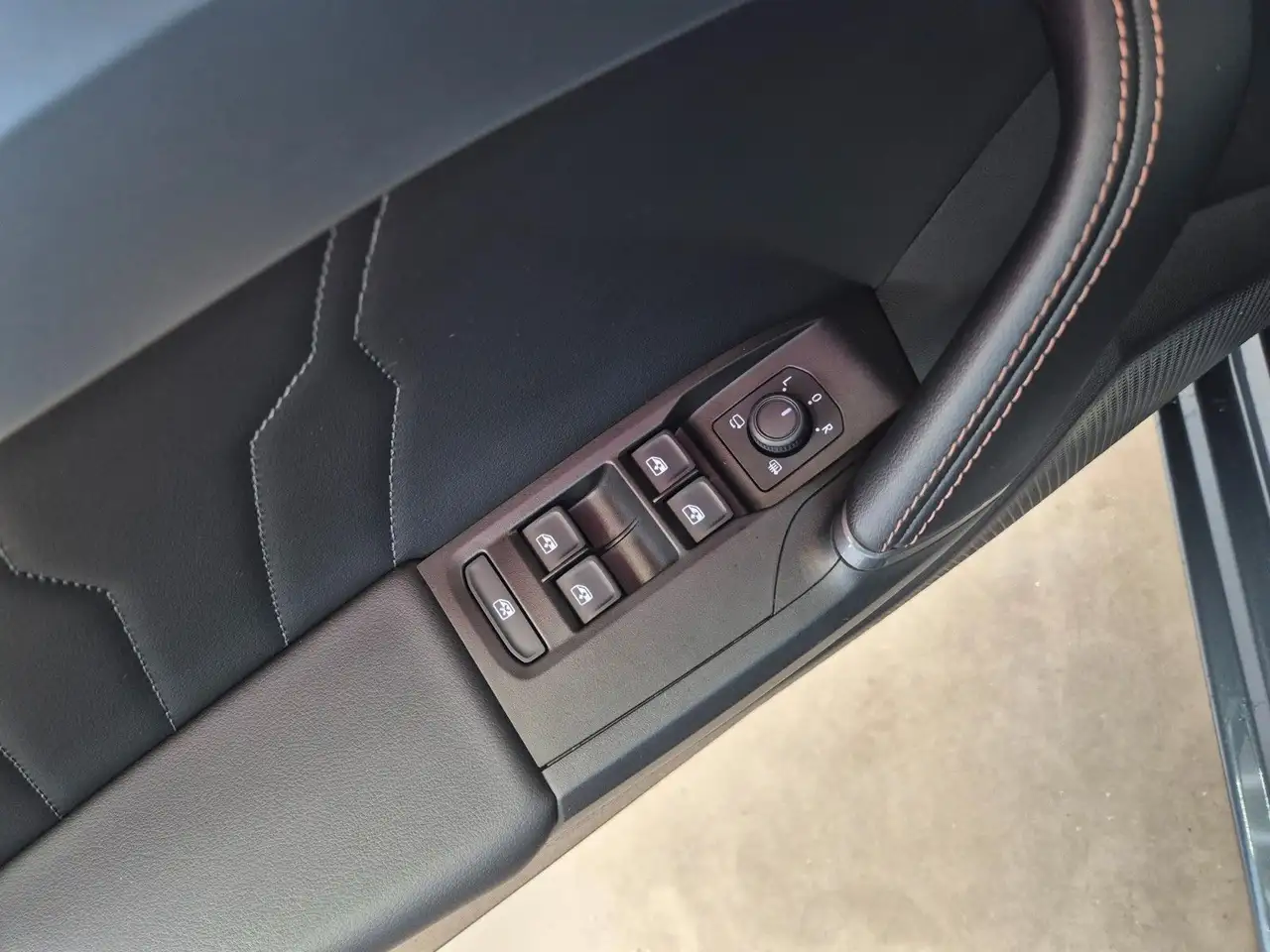 CUPRA Leon LEON SPORTSTOURER 2.0 TSI VZ NAVI SITZHZ LED 1HD — معرض صور السيارة 18